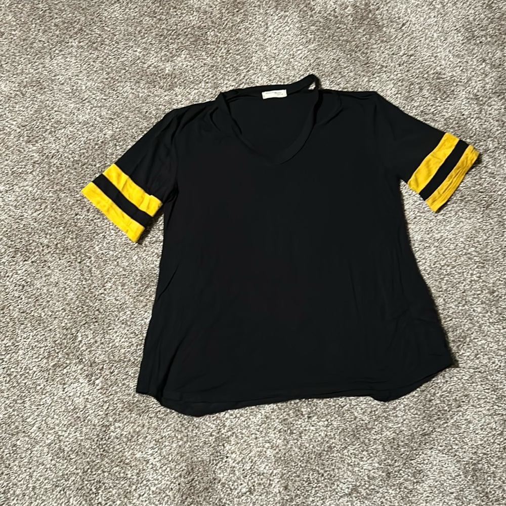 Women’s short sleeve top Size small Twenty Second brand